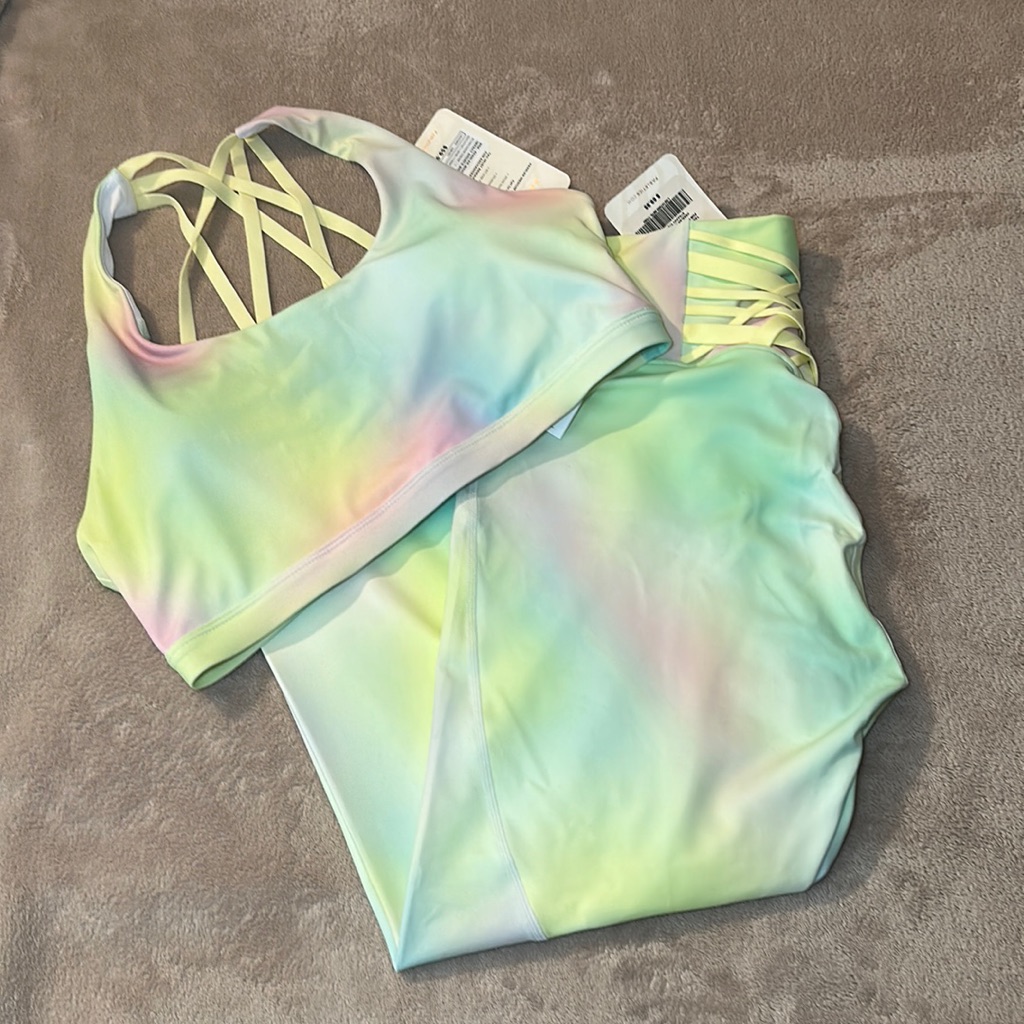 Fabletics Kessler Rainbow Set